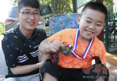 好样的!全国残疾人游泳锦标赛西安9岁男孩获银牌