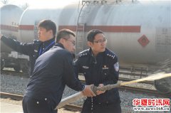 国庆节期间黄陵铁路民警全员坚守岗位全力确保铁路运输安全