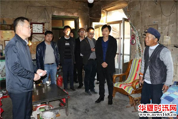 博兴县委常委、政法委书记张立山到兴福镇走访贫困户