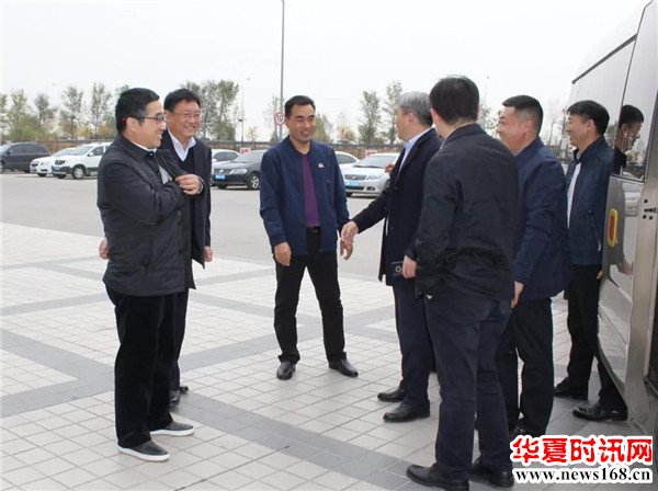 上海市商会代表到博兴县湖滨镇美厨厨业公司参观调研