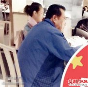 李双江梦鸽外出就餐无人识，晚年被儿拖累，81岁高龄仍四处商演