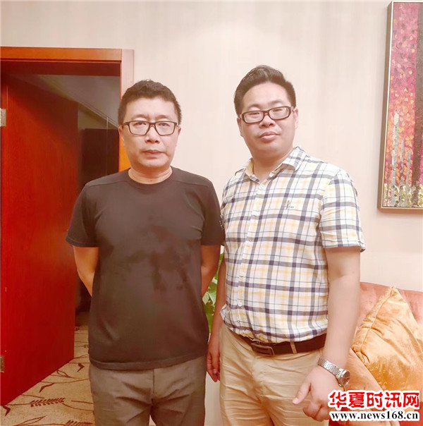 著名歌手庞龙和西部新闻网总编辑张龙