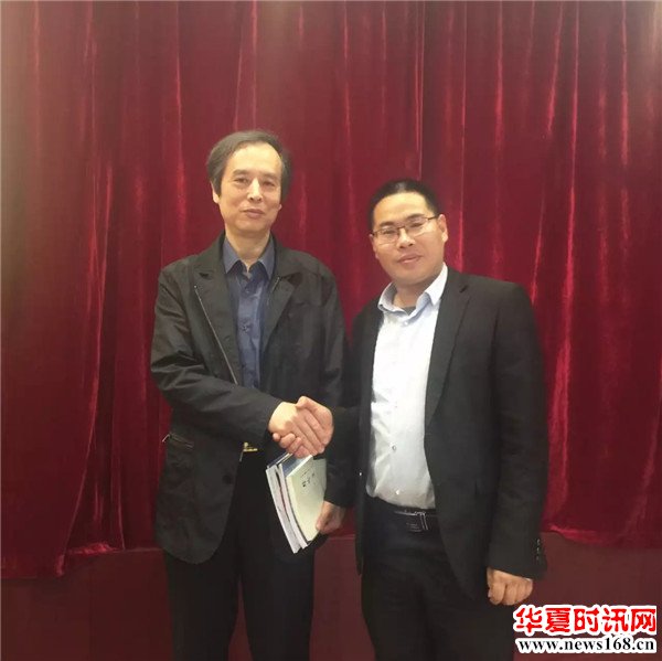 中国作家协会党组成员、副主席廖奔和西部新闻网总编辑张龙