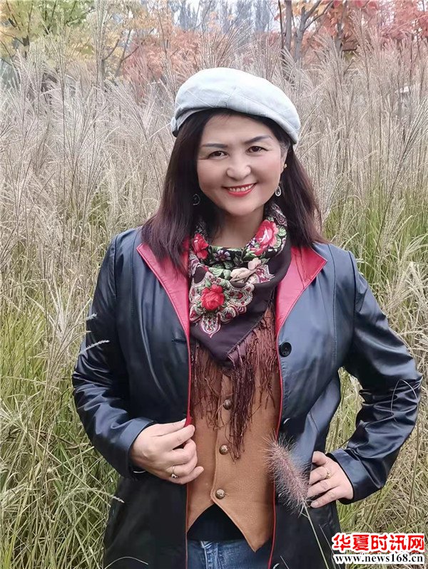 张丽华,笔名雪儿。陕西西安人,原教师,现金融师。陕西诗词书画音乐研究会会员,高龙文化诗社会员