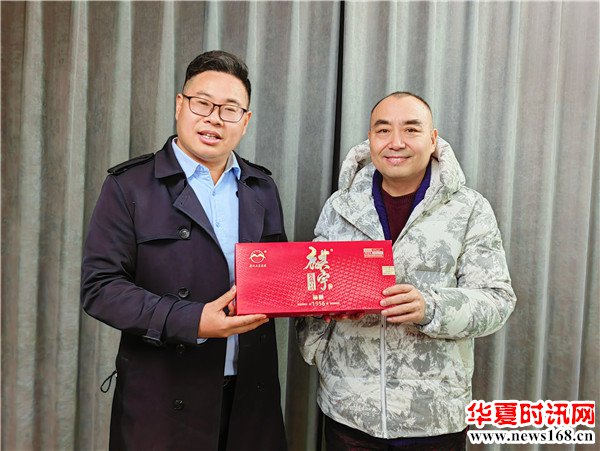 青年文化学者、西部新闻网总编辑张龙和中国秦歌第一人十三狼助力麒宇品牌