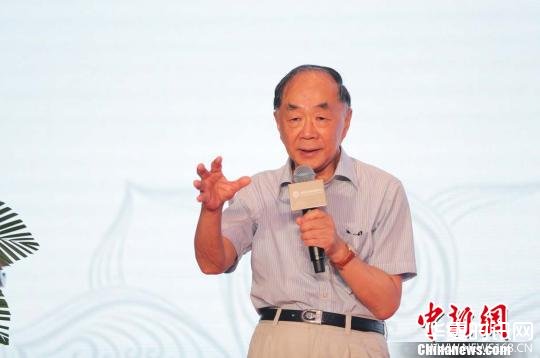 中国工程院院士陈君石在北京类经堂项目启动仪式上称赞，类经堂做的是“真正的健康管理”，能以切实有效的方式，全方位、全周期保障人民健康。　贾岩 摄