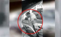 印度政客公交车，强暴19岁女子