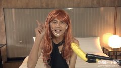 男星戴假发扮女装直播 粉丝送3台灵车只为挡住他脸