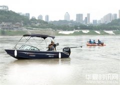 重庆男子无视警示江边洗车 连人带车沉入江中后失踪