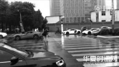 3辆豪车为让婚礼车队先过堵路口 时长超2个灯时