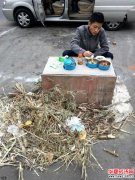 演员张一山剧组吃饭照曝光，网友直呼：这样才是最真实的演员！