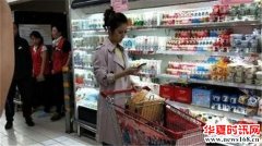 逛超市偶遇林心如，素颜仍似少女