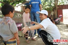 阿克苏市红旗坡片区  关爱贫困儿童我们在行动！