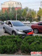 山东省博兴县多家小区外100多辆车被砸