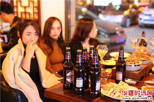 神木爽约咖啡酒吧万圣节