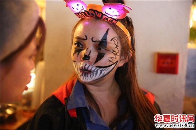 神木爽约咖啡酒吧万圣节