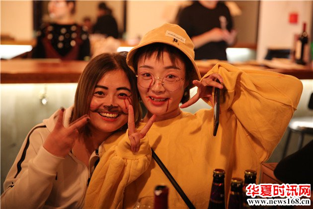 神木爽约咖啡酒吧万圣节