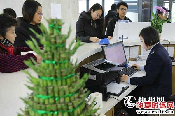 西安曲江新区推新政贴心为百姓服务 大唐不夜城换新装惊艳世人