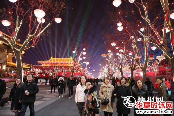 西安曲江新区推新政贴心为百姓服务 大唐不夜城换新装惊艳世人