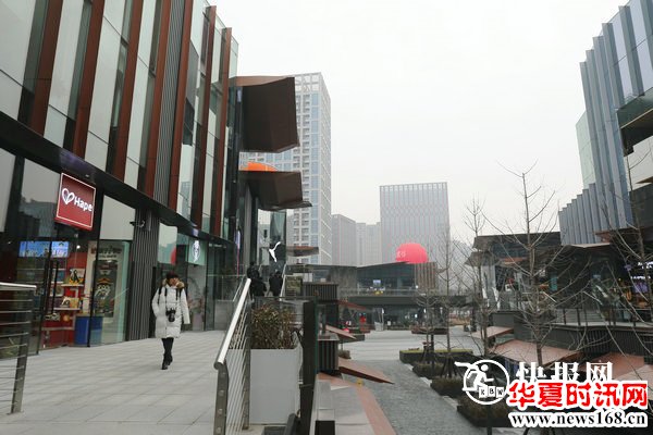 西安曲江新区推新政贴心为百姓服务 大唐不夜城换新装惊艳世人