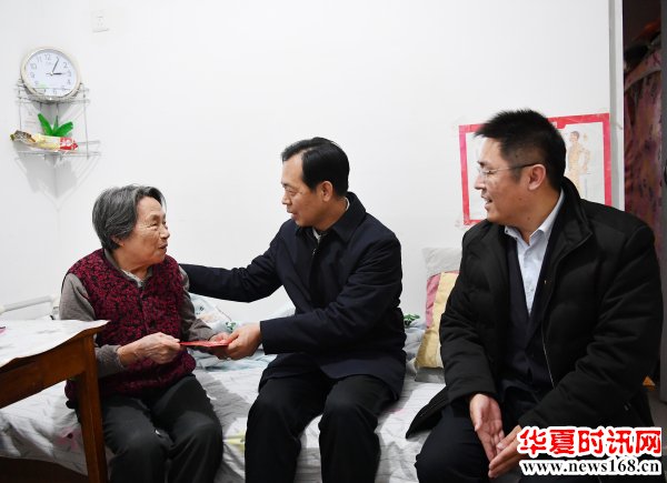 济南市市中区区委书记韩永军走访慰问老党员、生活困难党员和生活困难职工