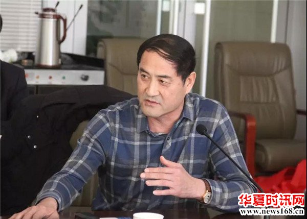 县金属板业商会会长王树银发言