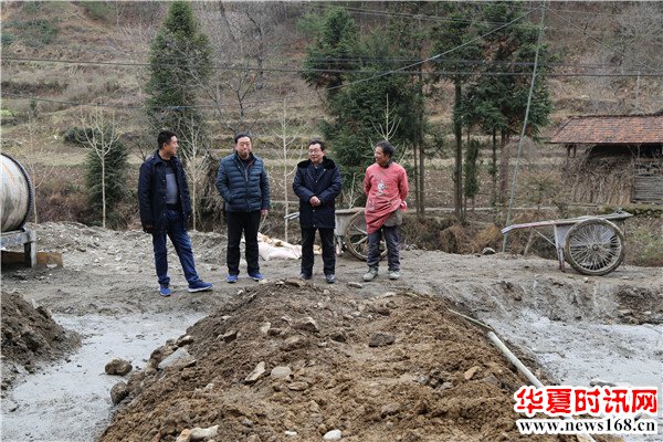 汉中市南郑区司法局局长陈兴云督导检查包联村脱贫攻坚工作