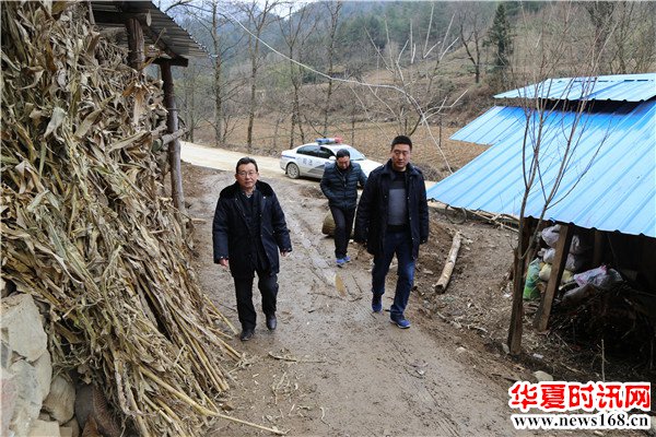 汉中市南郑区司法局局长陈兴云督导检查包联村脱贫攻坚工作