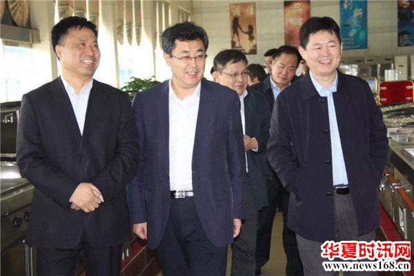 市市场监督管理局行政专办综合事务组主任蔡磊,标准化科科长许振清