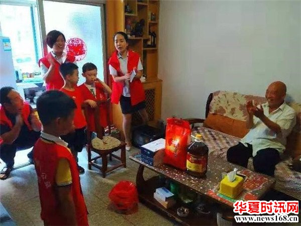 品格融侨幼儿园慰问利君西社区困难老人，用爱心传递温暖