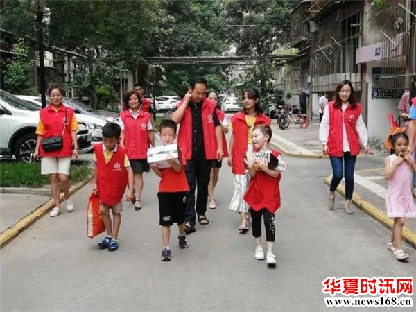 品格融侨幼儿园慰问利君西社区困难老人，用爱心传递温暖