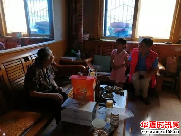 品格融侨幼儿园慰问利君西社区困难老人，用爱心传递温暖