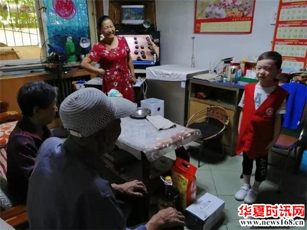 品格融侨幼儿园慰问利君西社区困难老人，用爱心传递温暖
