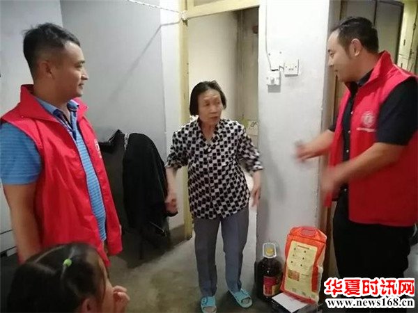 品格融侨幼儿园慰问利君西社区困难老人，用爱心传递温暖