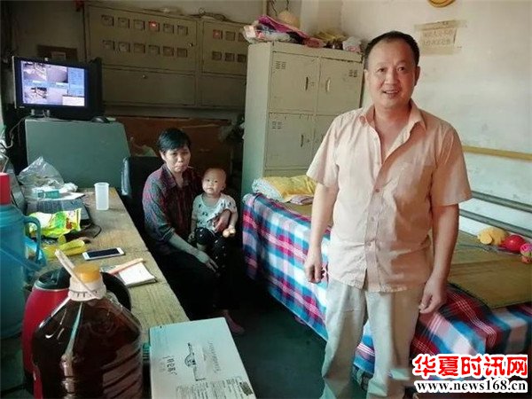 品格融侨幼儿园慰问利君西社区困难老人，用爱心传递温暖v