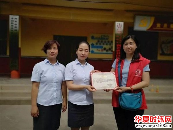 品格融侨幼儿园慰问利君西社区困难老人，用爱心传递温暖