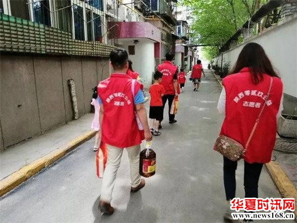品格融侨幼儿园慰问利君西社区困难老人，用爱心传递温暖