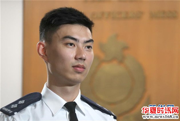 网红帅港警卓锦鹏