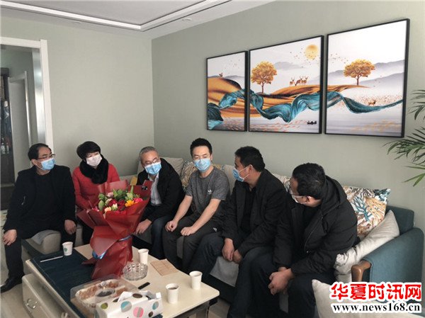 支援湖北医护人员王丽和李晓燕的家