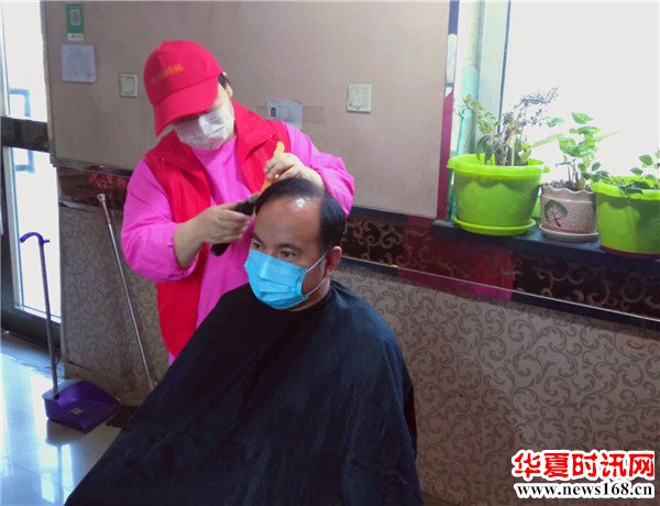阿克苏市:爱心义剪暖人心 助力一线战疫情
