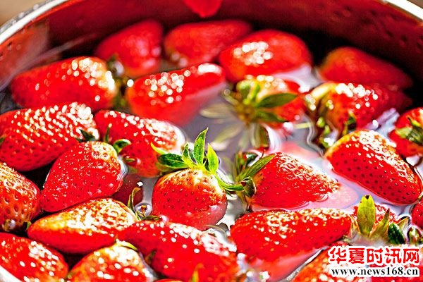 吃草莓的季节来了,但是大家都洗干净了吗?