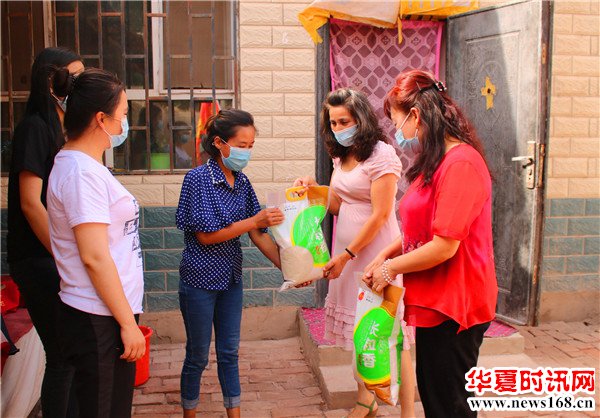 阿克苏市工信局驻实验林场园林社区“访惠聚”工作队