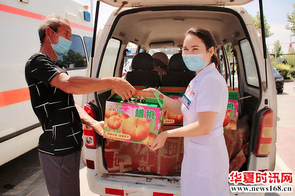 阿克苏实验林场园林社区工作队的“桃”跑计划让果农喜上眉梢