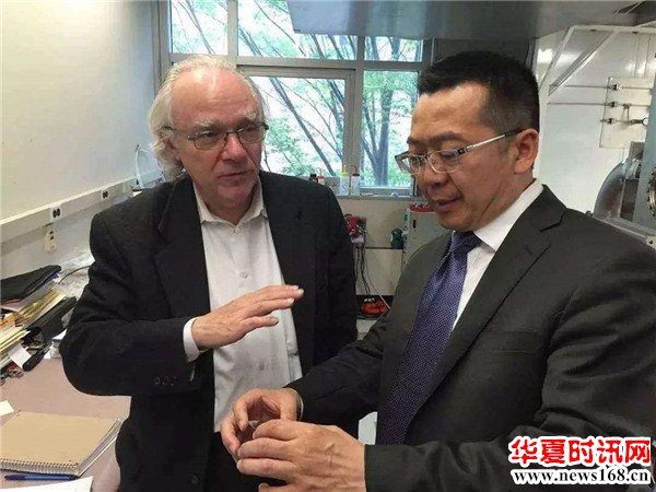 美国重点保护对象留美博士潘锦功研制“发电玻璃”后放弃高薪回国