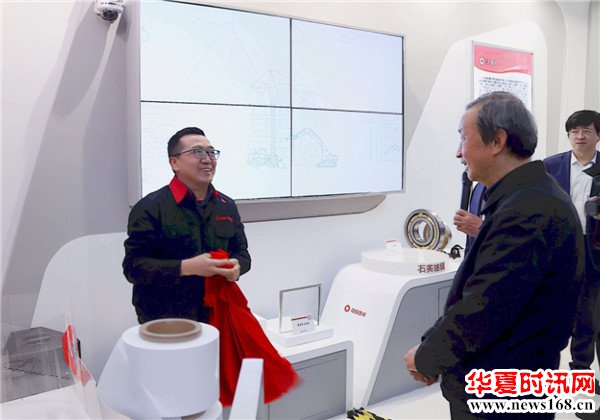 美国重点保护对象留美博士潘锦功研制“发电玻璃”后放弃高薪回国