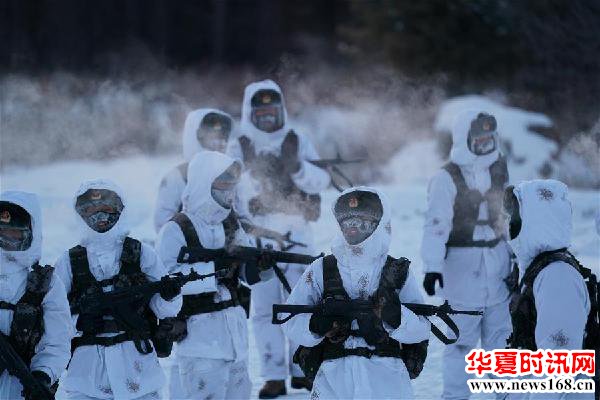 新华社记者直击:冷的边关热的血