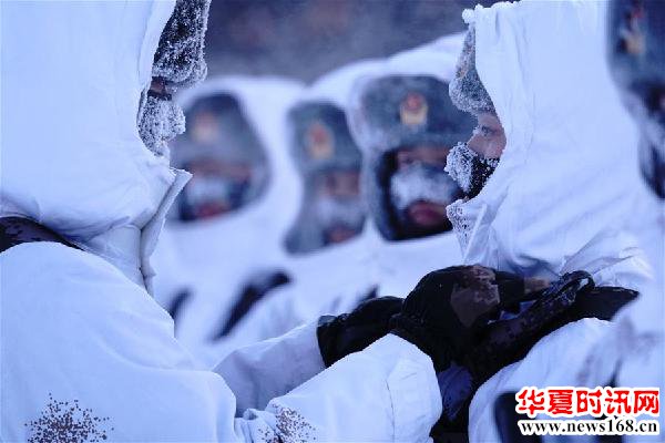 新华社记者直击:冷的边关热的血