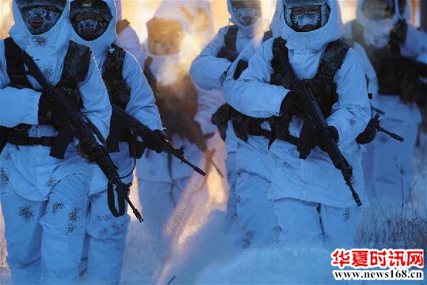 新华社记者直击:冷的边关热的血