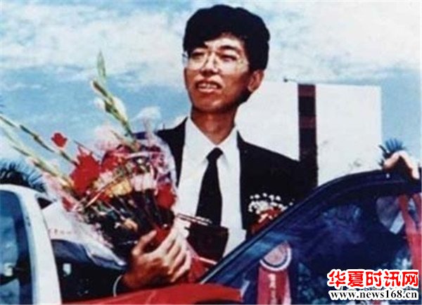 史玉柱青年时获奖照片