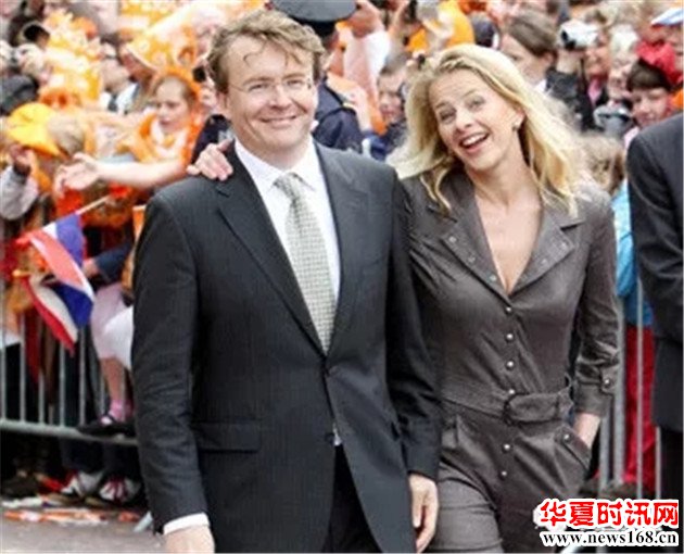 荷兰的二王妃玛贝尔·威西·斯密特和丈夫弗里索王子